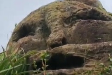 La roca cancahua llamado el Moái de Chiloé.