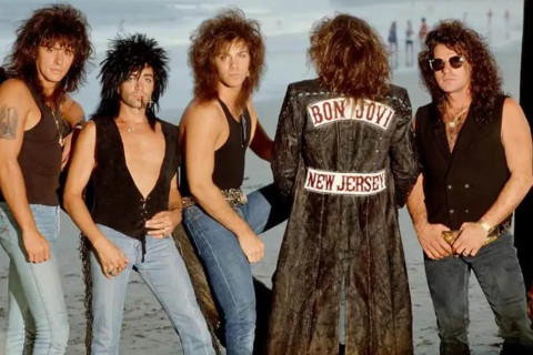 En efemérides de hoy, hace 38 años atrás,  un 1 de octubre de 1988,  Bon Jovi conquista las listas mundiales con New Jersey