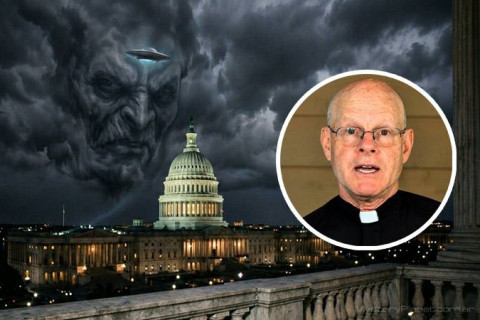 Destituyen a monseñor y exorcista de Washington tras asegurar que los OVNIs son en realidad demonios