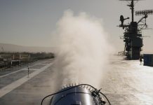 CIENTÍFICOS ESTADOUNIDENSES HAN LIBERADO PARTÍCULAS A LA ATMÓSFERA DESDE UN PORTAAVIONES PARA ATENUAR EL SOL