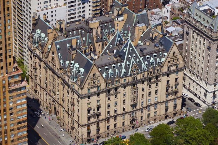 edificio-dakota-duplex-lujo-fachada-nueva-york-1645787495